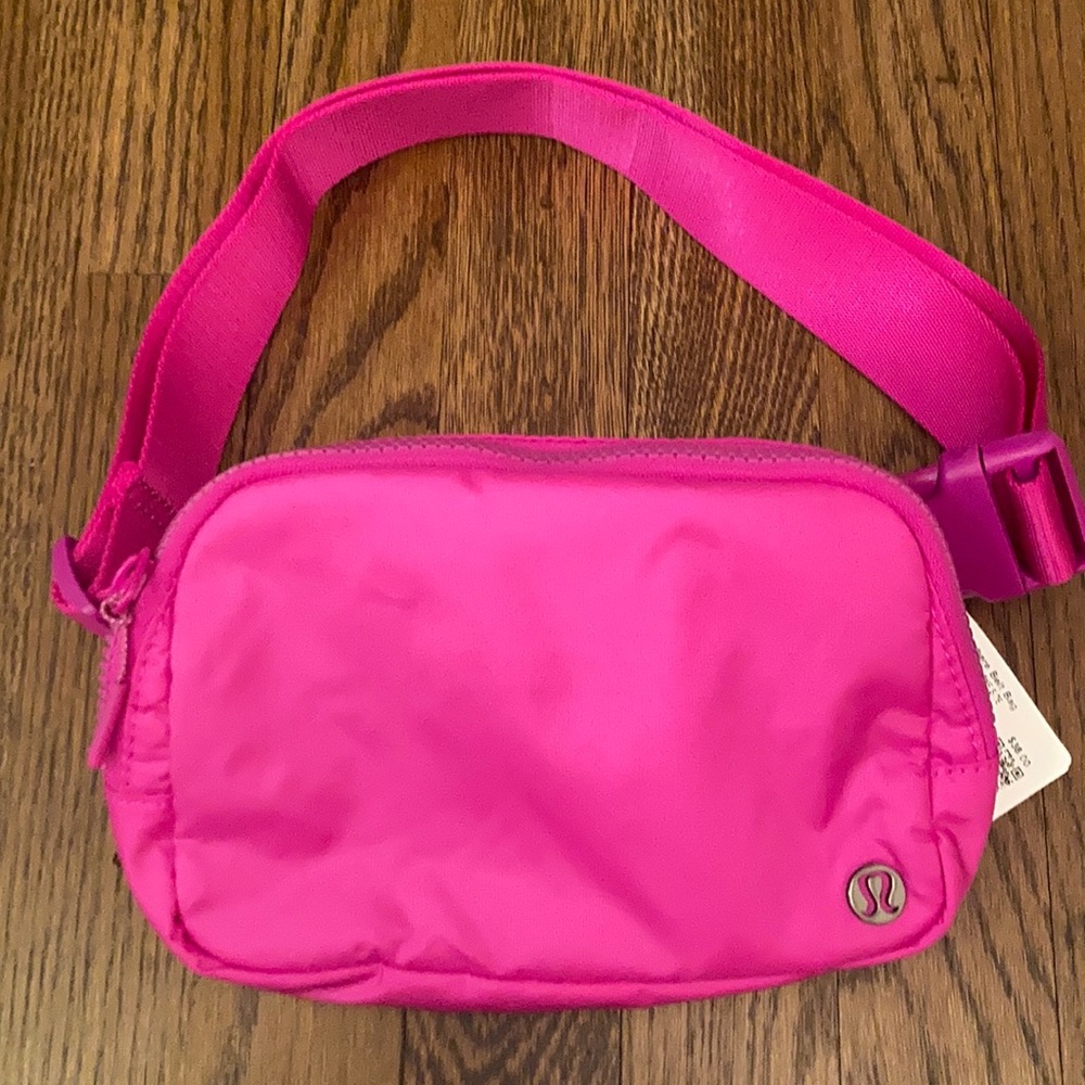 NEW WITH TAGS Lululemon Belt Bag